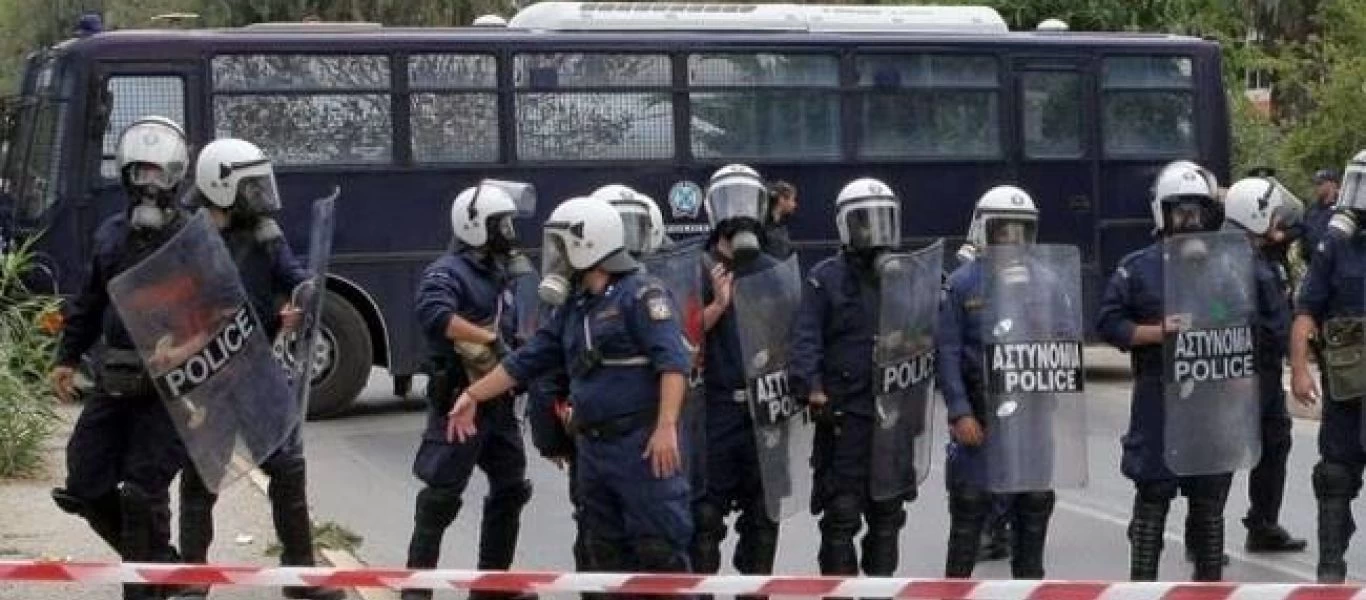 Θεσσαλονίκη: Επεισόδια ανάμεσα σε οπαδούς του ΠΑΟΚ και ΜΑΤ για τα μέτρα στα γήπεδα κατά του κορωνοϊού (βίντεο)